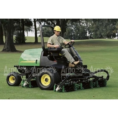 Бензиновая газонокосилка  для фейрвея Jonh Deere - 3225 С в Архангельске